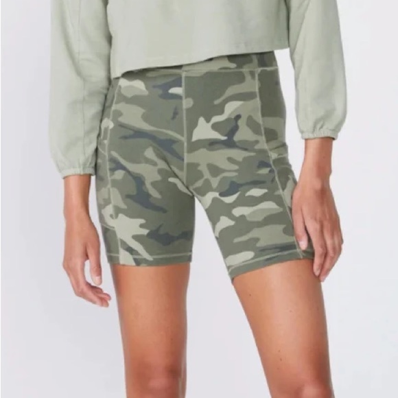 NWT Monrow Olive Camouflage Biker Shorts with Pockets - Picture 1 of 13